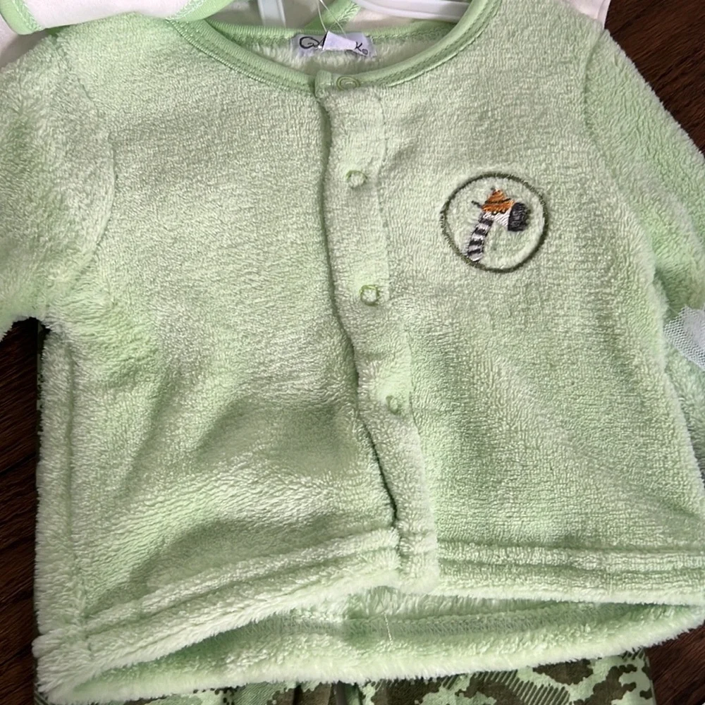 NWT - 6 Piece Set 3-6M Green And Camo